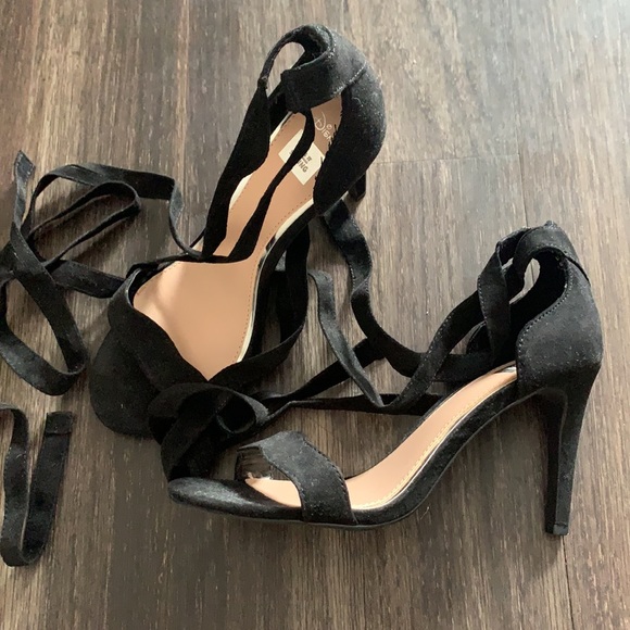 Tie up heels - Picture 2 of 2